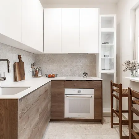 Mona * ليوبليانا