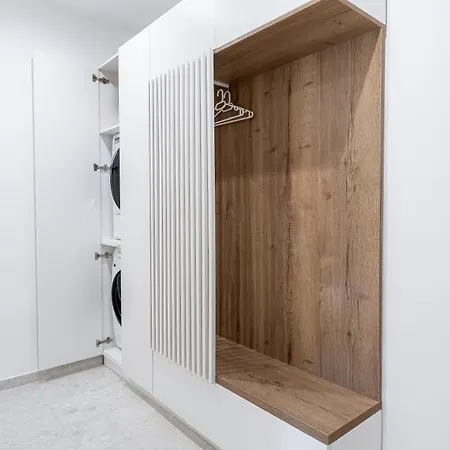 Mona * ليوبليانا