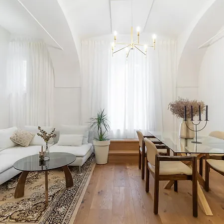 Mona * Λιουμπλιάνα