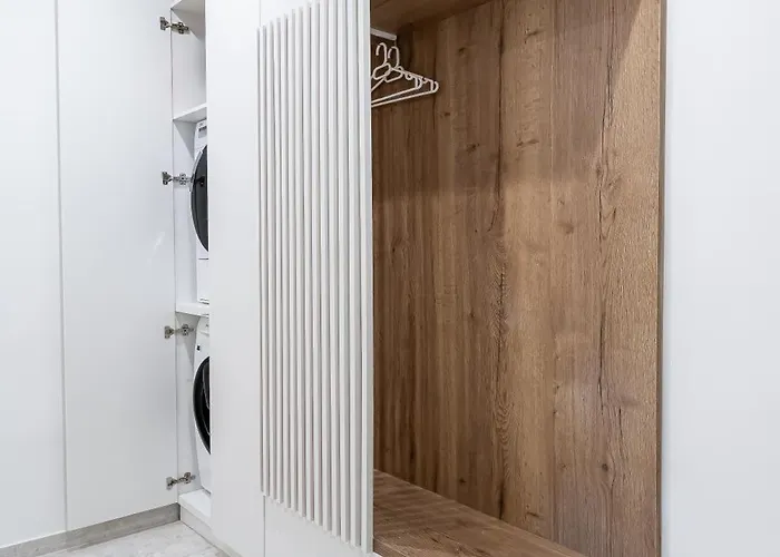 Mona * ليوبليانا