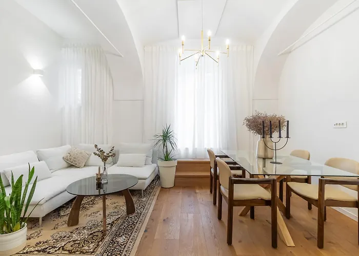 Mona * ليوبليانا